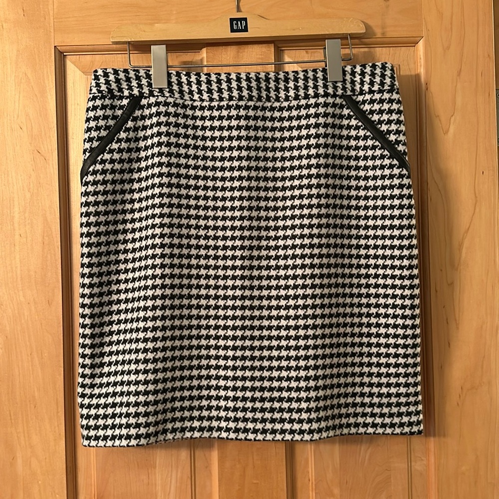 Amanda and Chelsea houndstooth pencil skirt- size 12